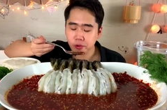 娱乐吃瓜酱摆摊视频,美食创业新潮流